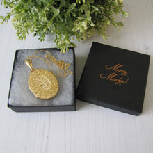 Cargar imagen en el visor de la galería, Antique Victorian Large Engraved Gold Locket, Engraved to Beloved Hannah, 1882