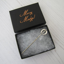 Cargar imagen en el visor de la galería, Victorian 9ct Rose Gold Engraved Horseshoe Stick Pin - MercyMadge
