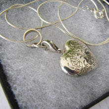 Charger l'image dans la galerie, Thomas Sabo Sterling Silver Engraved Puffy Heart Locket