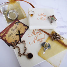 Cargar imagen en el visor de la galería, Vintage English Silver Photo Locket & Chain - MercyMadge