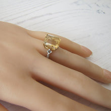 Charger l'image dans la galerie, 9ct Gold Emerald Cut Bi-Color Citrine Ring. - MercyMadge
