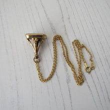 Charger l'image dans la galerie, Victorian 9ct Gold & Agate Fob Seal