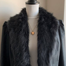 Cargar imagen en el visor de la galería, Antique Kollmar & Jourdan Rolled Gold Heart Locket