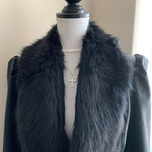 Cargar imagen en el visor de la galería, Antique Victorian Engraved Sterling Silver Cross & Chain