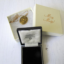 Charger l'image dans la galerie, Victorian 15ct Gold Engraved Enamel Mourning Locket With Portrait & Hair, 1859 - MercyMadge