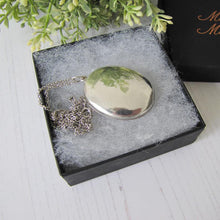 Cargar imagen en el visor de la galería, Vintage Art Deco Revival Sterling Silver Locket & Long Chain