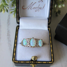 画像をギャラリービューアに読み込む, エドワーディアン リバイバル 3 ストーン オパール & CZ ダイヤモンド リング