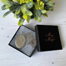 Charger l'image dans la galerie, Vintage English Silver Large Locket & Chain