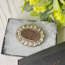 Cargar imagen en el visor de la galería, Georgian Black Dot Paste Locket Brooch With Hair Work