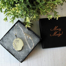 Cargar imagen en el visor de la galería, Vintage Edwardian Style English Sterling Silver Locket & Chain