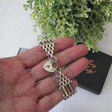 Charger l'image dans la galerie, Vintage Silver Gate Bracelet With Heart Padlock, London 1979