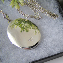Charger l'image dans la galerie, Vintage Victorian Revival English Silver Locket & Rope Chain