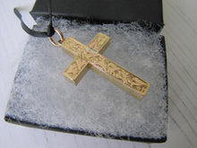 Cargar imagen en el visor de la galería, Victorian 15ct Gold Engraved Cross Pendant - MercyMadge