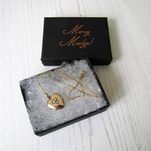 Charger l'image dans la galerie, Victorian 9ct Gold & Pearl Heart Locket On Chain - MercyMadge