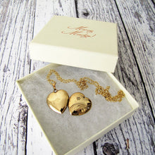 Charger l'image dans la galerie, Vintage 9ct Gold & Diamond Heart Locket - MercyMadge