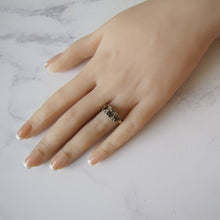 Charger l'image dans la galerie, Vintage 9ct Gold Alexandrite & Diamond Edwardian Revival Ring