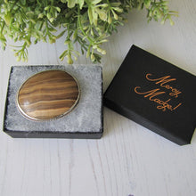 Cargar imagen en el visor de la galería, Victorian Scottish Banded Agate Silver Brooch