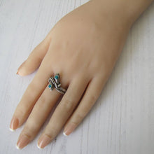 Charger l'image dans la galerie, Antique Turquoise & Silver Double Snake Ring - MercyMadge