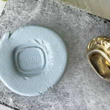 Load image into Gallery viewer, Georgian 15ct Gold Intaglio Fob " To Live & Die For What I Love"