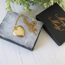 Charger l'image dans la galerie, Vintage 10ct Rolled Gold Heart Locket & Chain