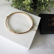 Cargar imagen en el visor de la galería, Vintage 9ct Rolled Gold Claddagh Bangle Bracelet