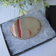 Carica l'immagine nel visualizzatore di Gallery, Georgian/Victorian Scottish Banded Agate Silver Brooch