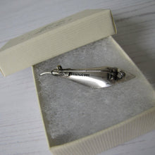 Charger l'image dans la galerie, Edwardian Silver Enamel Brooch, Lily of the Valley - MercyMadge