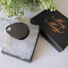 Charger l'image dans la galerie, Victorian Whitby Jet Carved Horseshoe Pendant