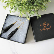Charger l'image dans la galerie, Victorian Whitby Jet Long Torpedo 9ct Gold Earrings