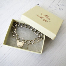 Charger l'image dans la galerie, Victorian Silver Curb Chain Bracelet, Heart Padlock Clasp - MercyMadge
