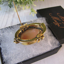 Charger l'image dans la galerie, Antique Georgian Gold Cameo Brooch