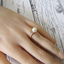Charger l'image dans la galerie, Vintage 1960s 9ct Gold Pearl Solitaire Ring - MercyMadge