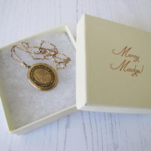 Charger l'image dans la galerie, Victorian 15ct Gold Engraved Enamel Mourning Locket With Portrait & Hair, 1859 - MercyMadge