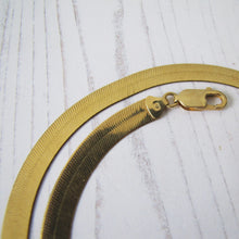 Charger l'image dans la galerie, Italian 18ct Gold Omega Necklace