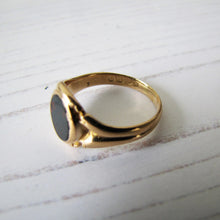 Charger l'image dans la galerie, Victorian 18ct Gold Bloodstone Ring - MercyMadge