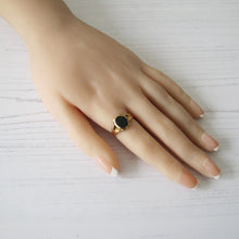 Charger l'image dans la galerie, Victorian 18ct Gold Bloodstone Ring - MercyMadge