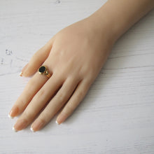 Charger l'image dans la galerie, Victorian 18ct Gold Bloodstone Ring - MercyMadge
