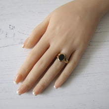 Charger l'image dans la galerie, Victorian 18ct Gold Bloodstone Ring - MercyMadge
