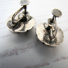 Cargar imagen en el visor de la galería, William Spratling 1940s Taxco Silver Shell Earrings - MercyMadge