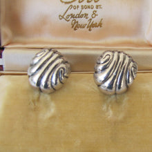 Cargar imagen en el visor de la galería, William Spratling 1940s Taxco Silver Shell Earrings - MercyMadge