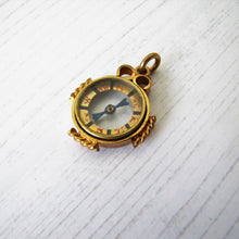 Cargar imagen en el visor de la galería, Antique Gold Gilt Compass Pendant Fob - MercyMadge