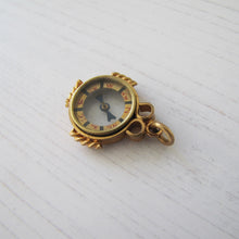 Cargar imagen en el visor de la galería, Antique Gold Gilt Compass Pendant Fob - MercyMadge