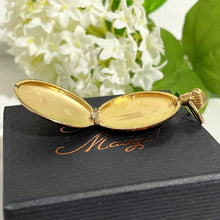 Carica l'immagine nel visualizzatore di Gallery, Victorian 9ct Gold Fronted "Pocket Watch" Style Pendant Locket