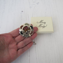 Cargar imagen en el visor de la galería, Vintage Scottish Silver Agate & Citrine Thistle Brooch - MercyMadge