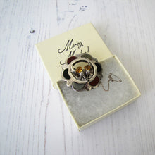 Cargar imagen en el visor de la galería, Vintage Scottish Silver Agate & Citrine Thistle Brooch - MercyMadge