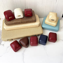 Carica l'immagine nel visualizzatore di Gallery, Vintage 1950's to 1970s Retailers Jewellery Boxes