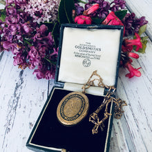 Charger l'image dans la galerie, Victorian 15ct Gold Engraved Enamel Mourning Locket With Portrait & Hair, 1859 - MercyMadge