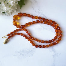 Lade das Bild in den Galerie-Viewer, Vintage 22" Natural Baltic Amber Faceted Bead Necklace