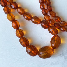 Lade das Bild in den Galerie-Viewer, Vintage 22" Natural Baltic Amber Faceted Bead Necklace