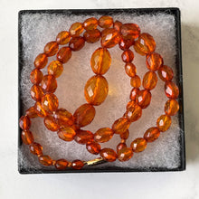 Lade das Bild in den Galerie-Viewer, Vintage 22" Natural Baltic Amber Faceted Bead Necklace